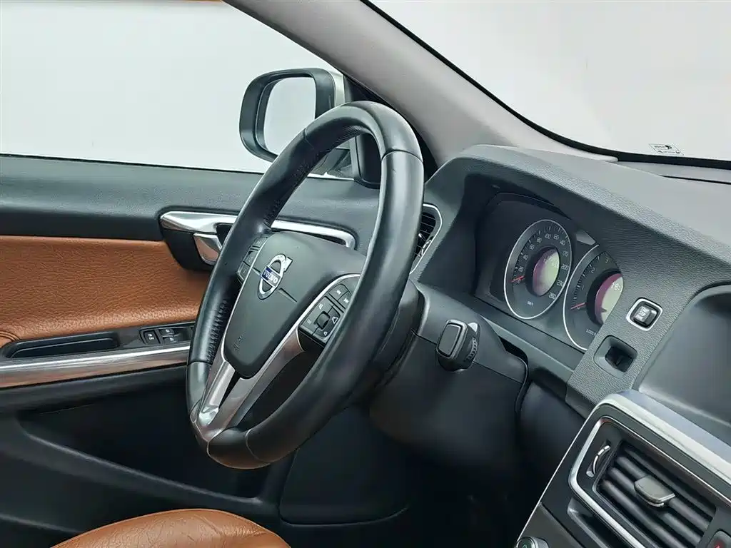 Volvo S60 2013 — фото 22