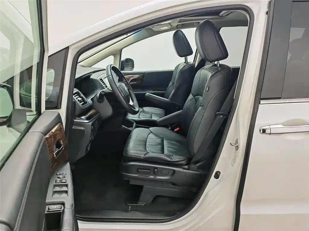 Honda Odyssey 2016 — фото 10