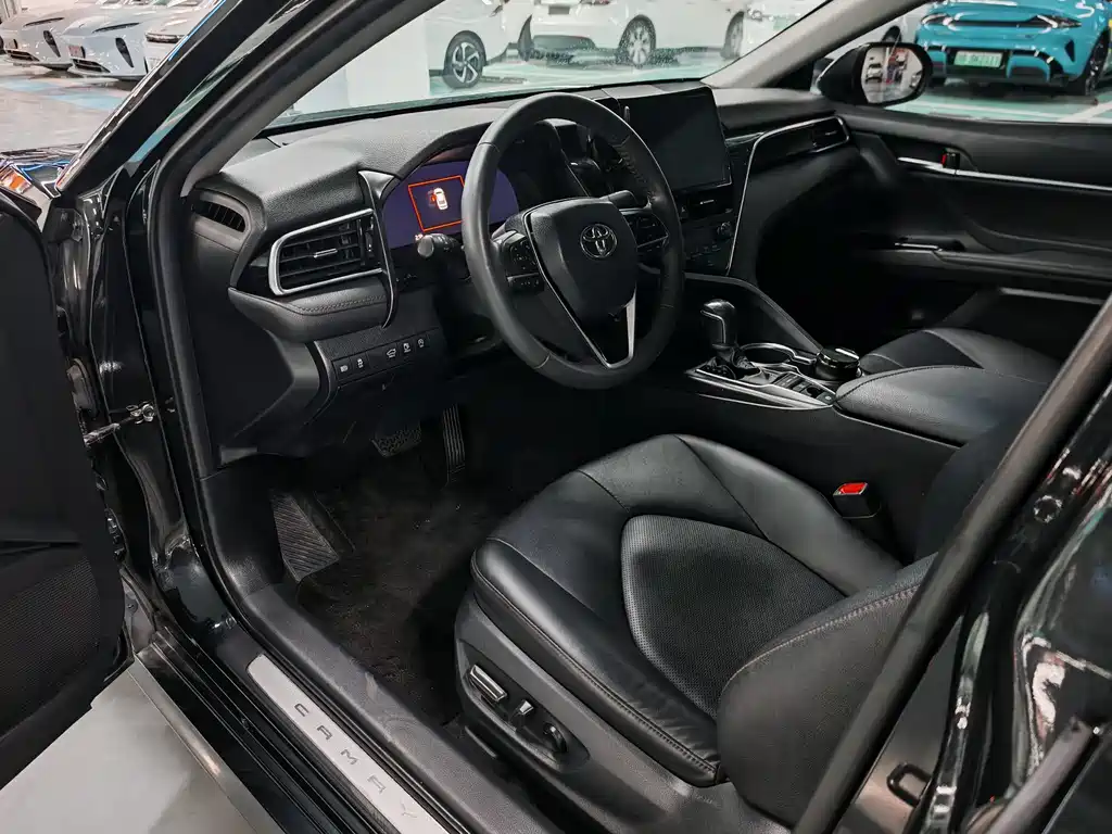 Toyota Camry 2023 — фото 11