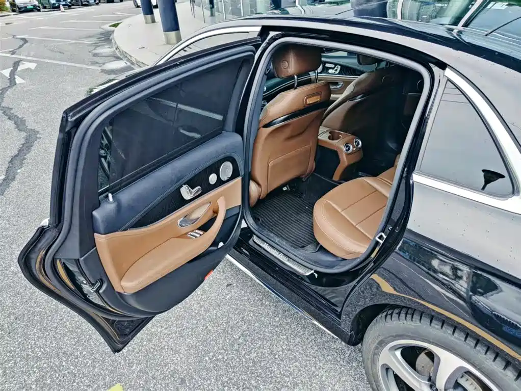 Mercedes-Benz E-Class 2019 — фото 15