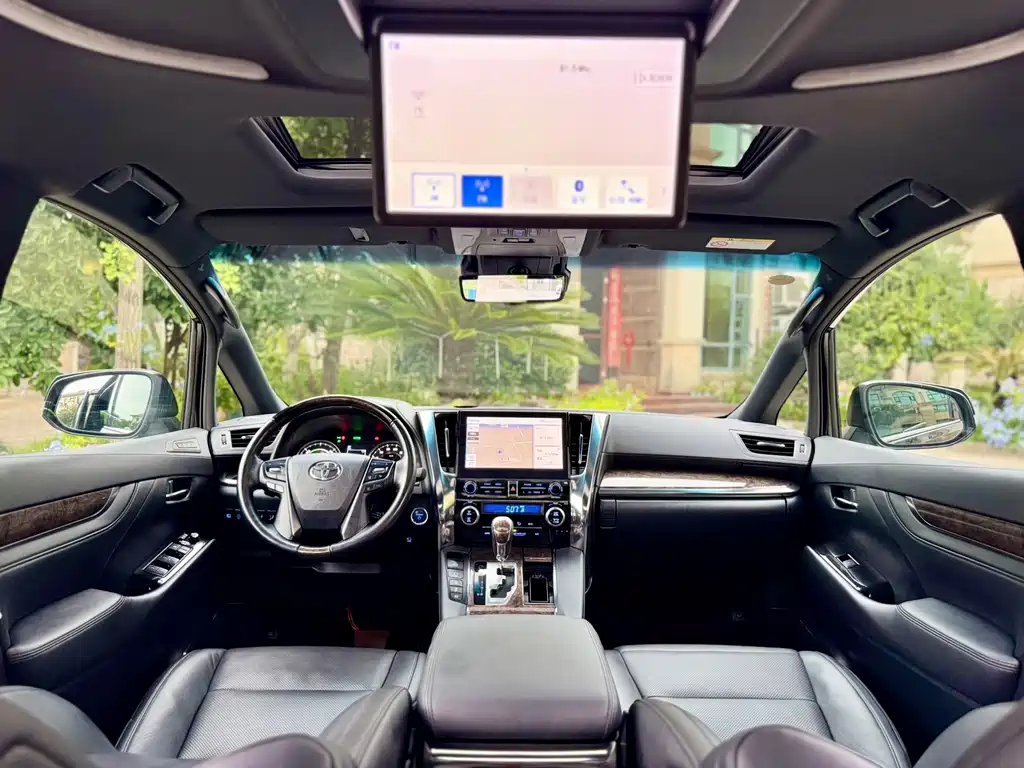 Toyota Vellfire 2023 — фото 12