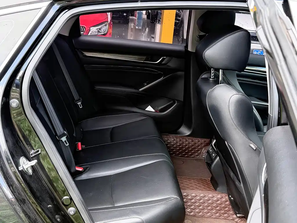 Honda Accord 2022 — фото 10