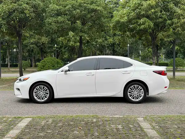 Lexus ES 2017
