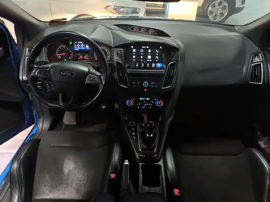 Ford Focus 2018 — фото 10