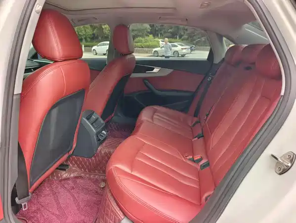 Audi A4L 2015
