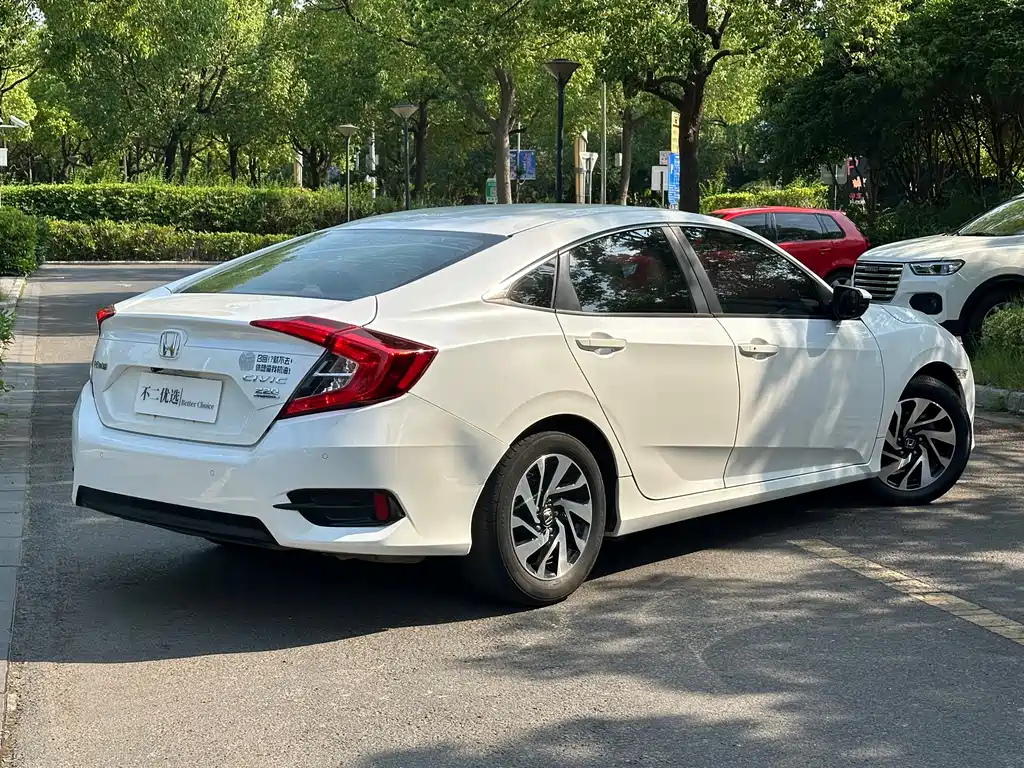 Honda Civic 2018 — фото 9