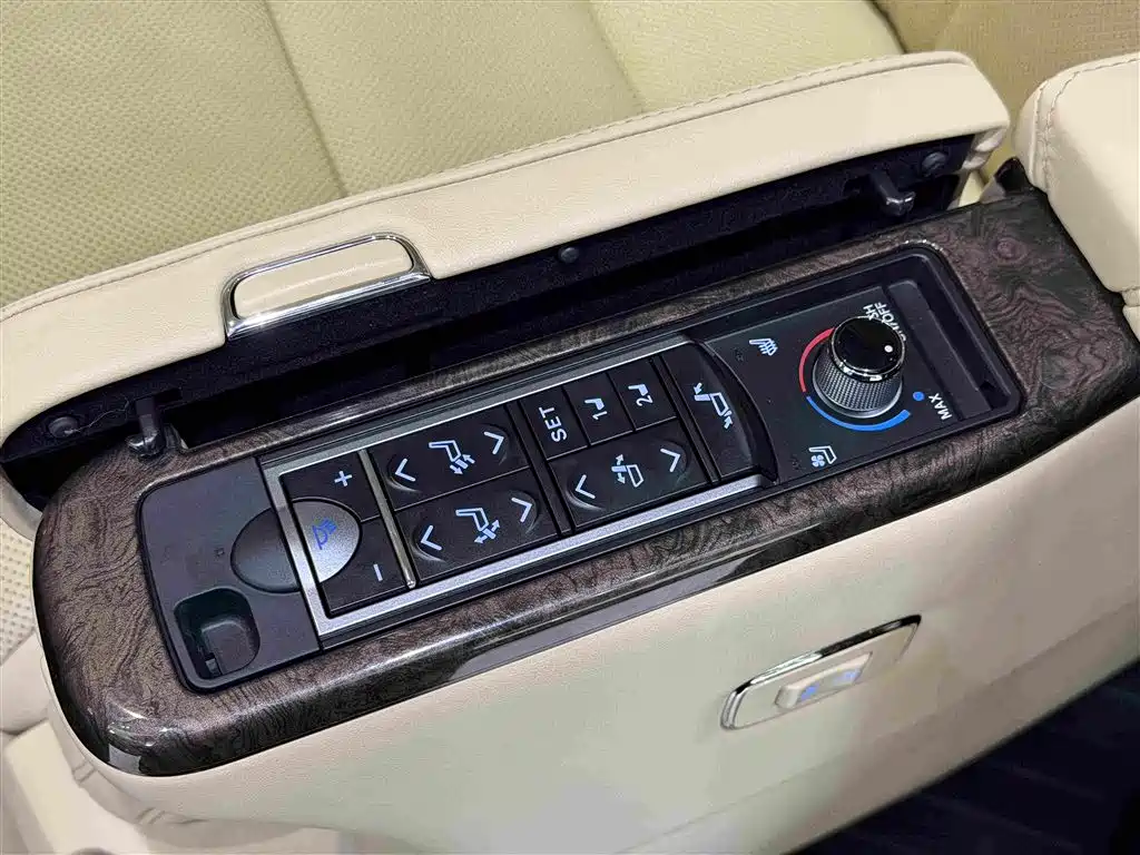 Toyota Alphard 2019 — фото 16