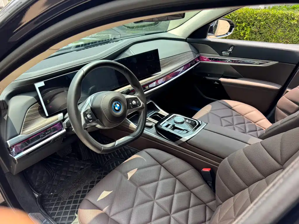BMW i7 2024 — фото 3