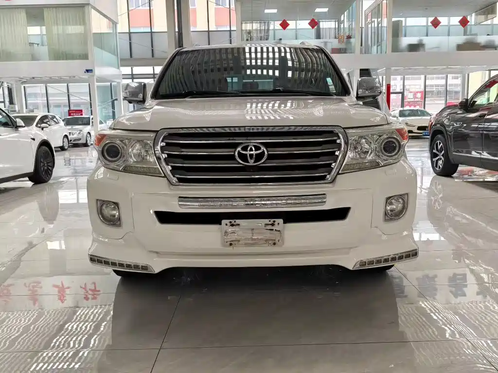 Toyota Land Cruiser 2014 — фото 1