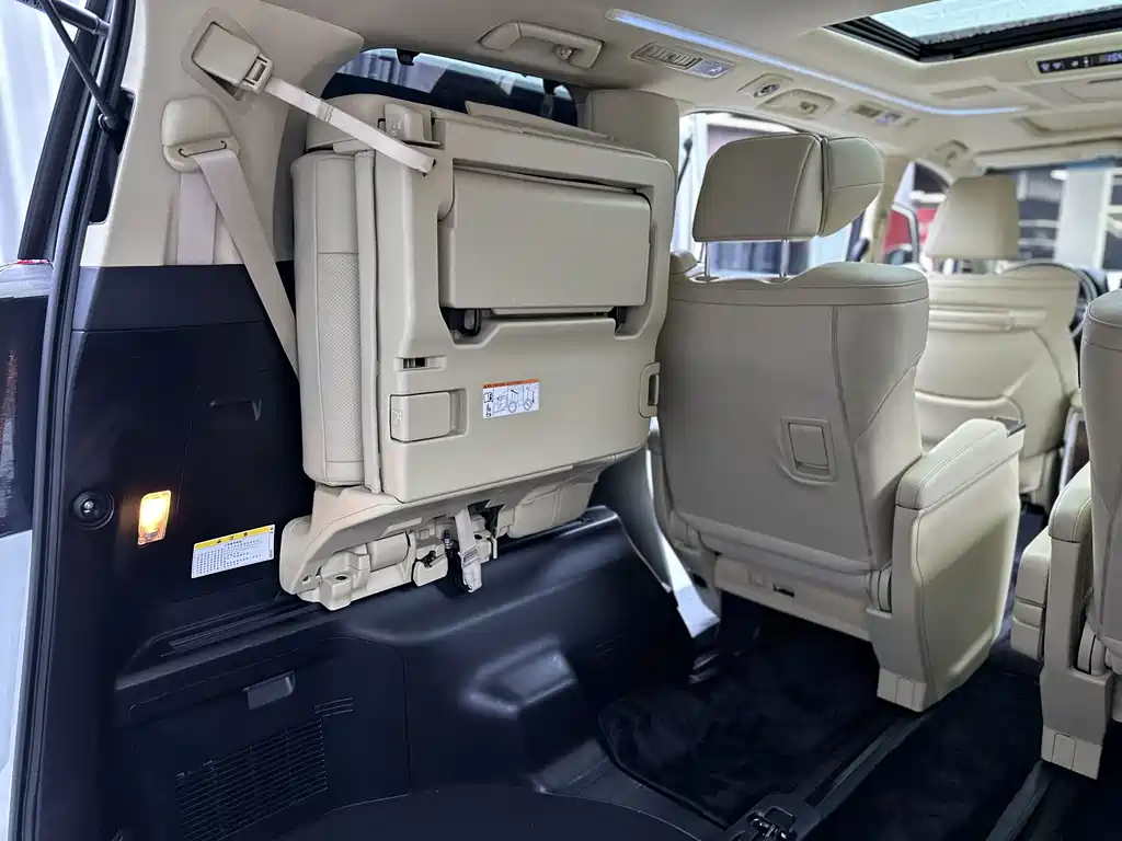 Toyota Alphard 2018 — фото 20