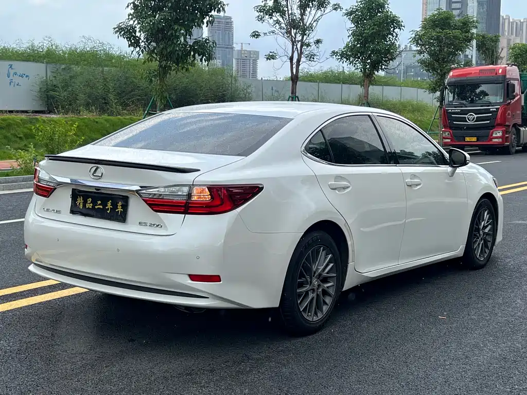 Lexus ES 2018