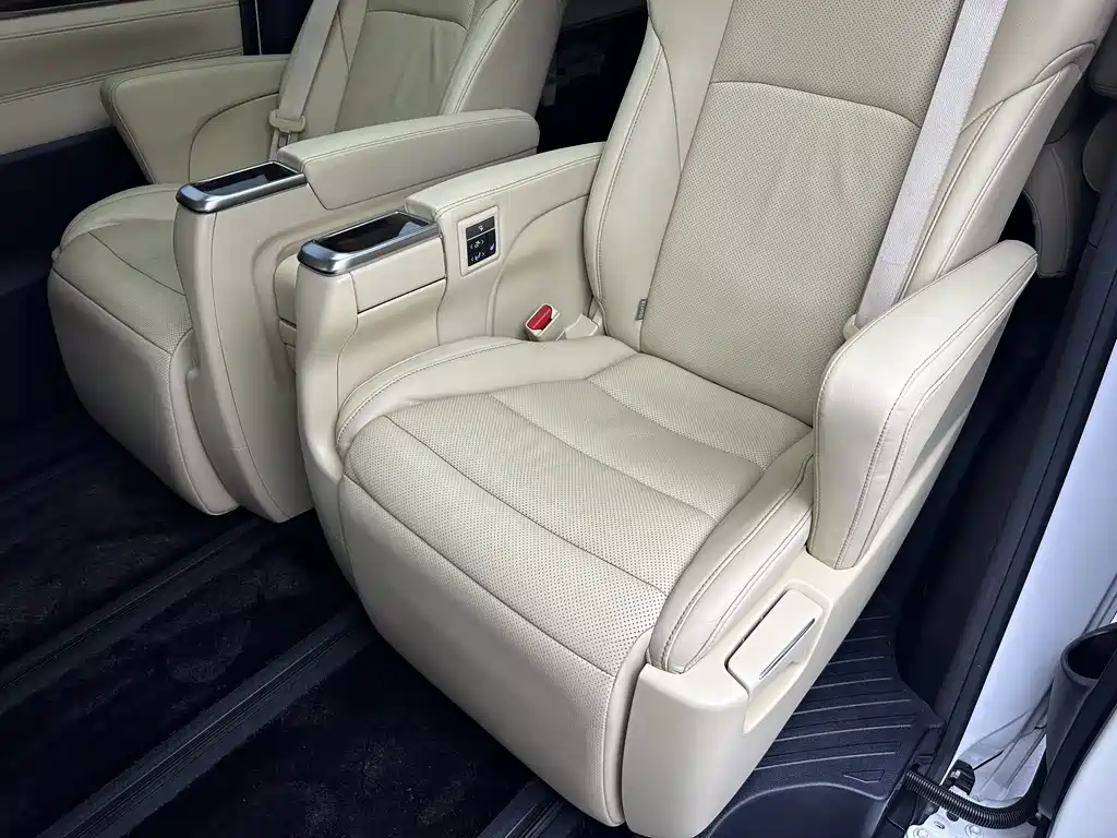 Toyota Alphard 2018 — фото 11