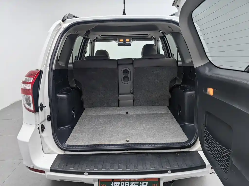 Toyota RAV4 2010 — фото 16