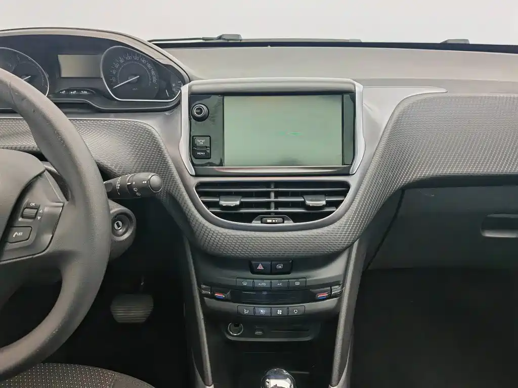 Peugeot 2008 2015 — фото 12