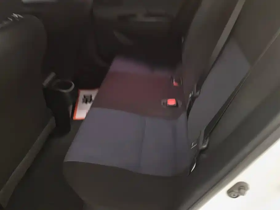 Toyota Yaris L 2020 — фото 11