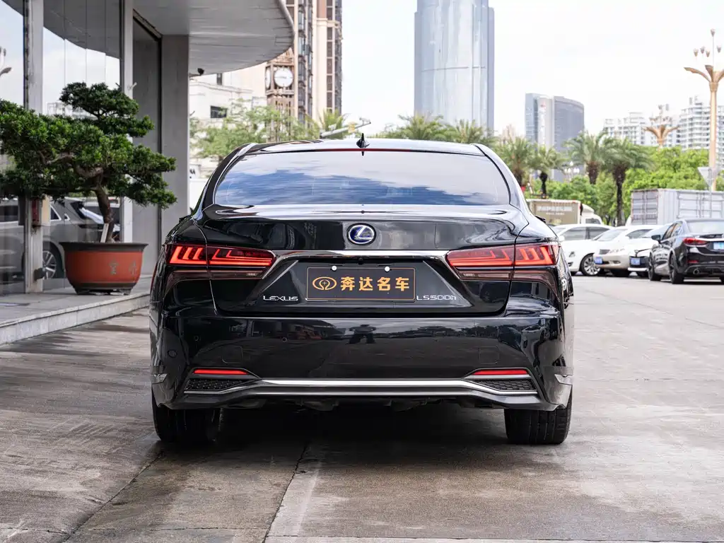 Lexus LS 2021