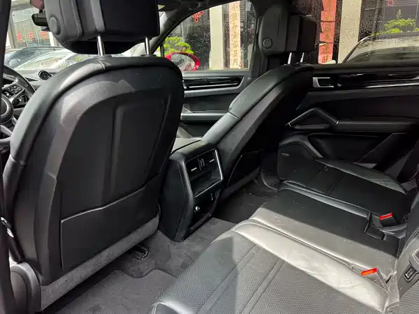Porsche Cayenne 2022