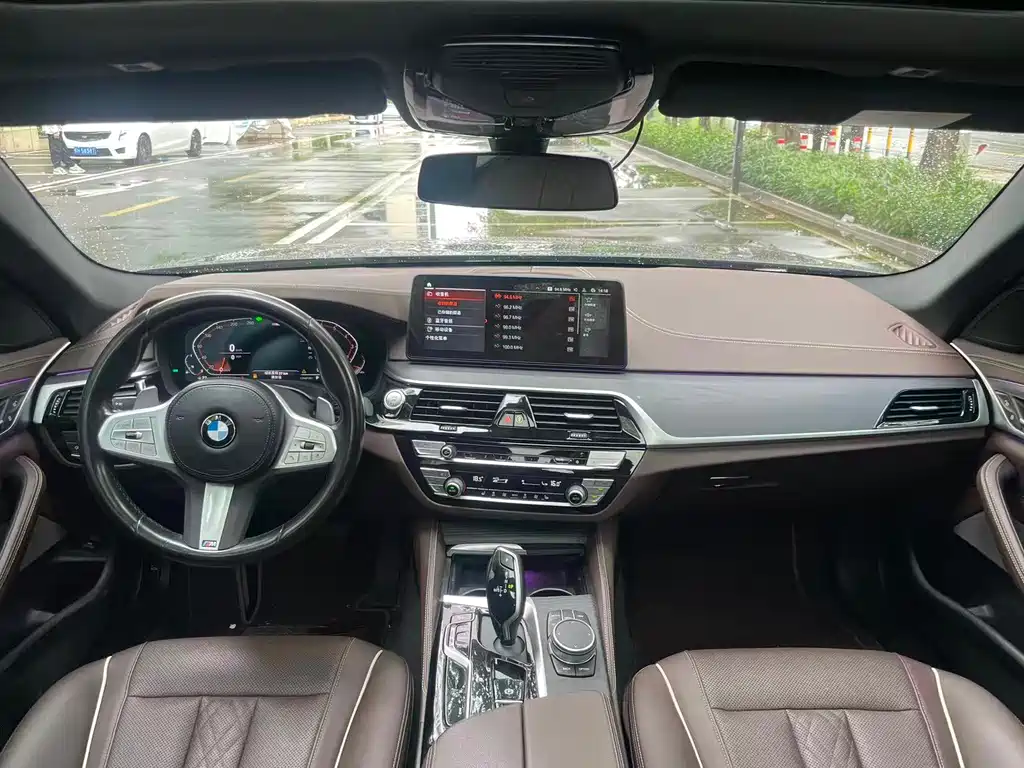 BMW 5 Series 2023 — фото 10