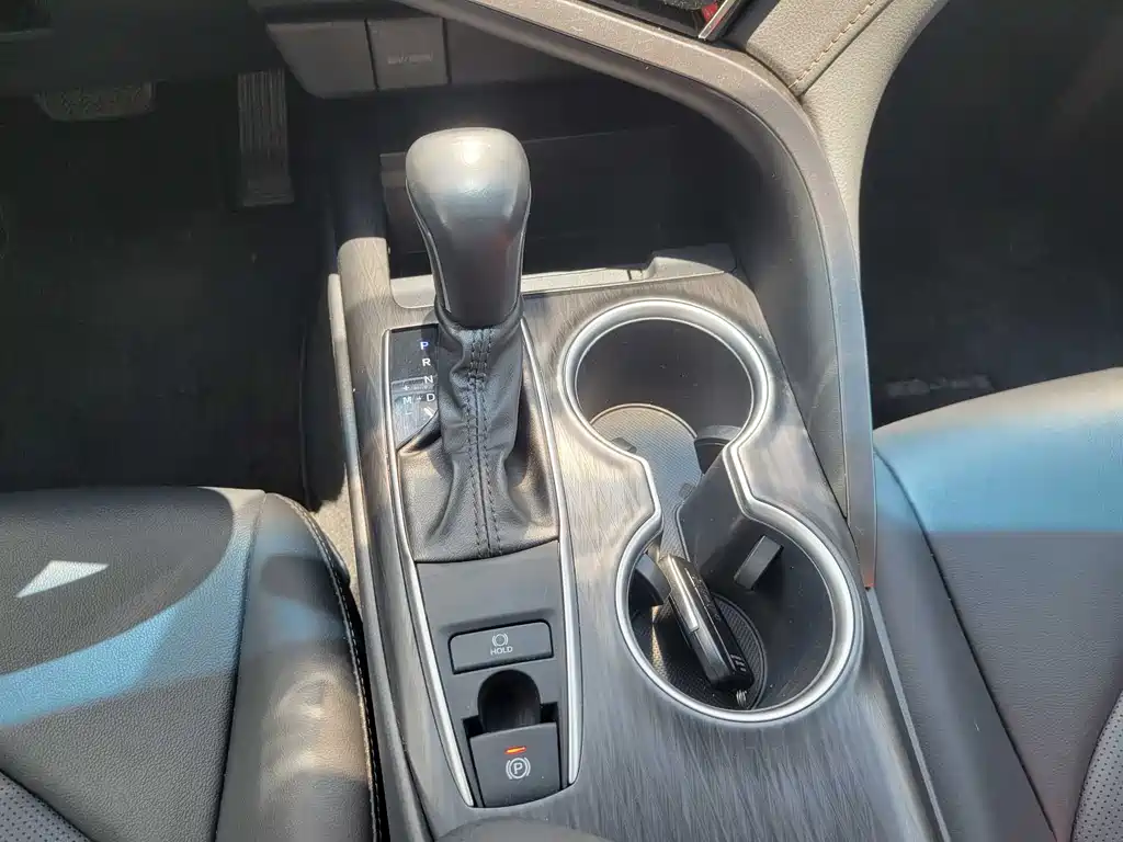 Toyota Camry 2023 — фото 16