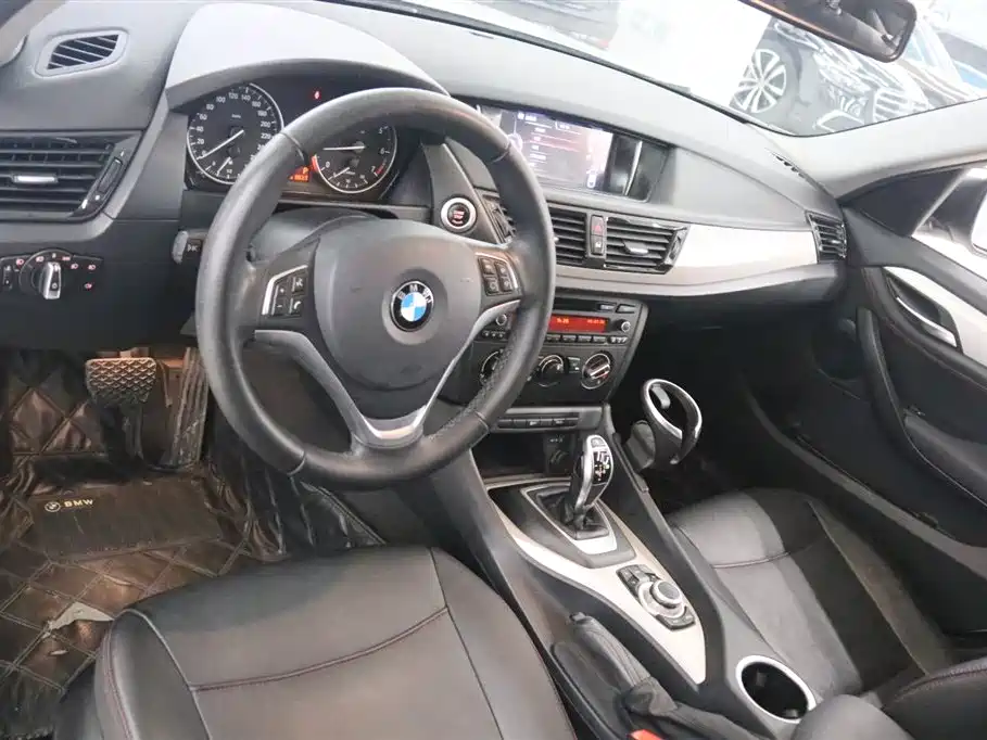 BMW X1 2015 — фото 11
