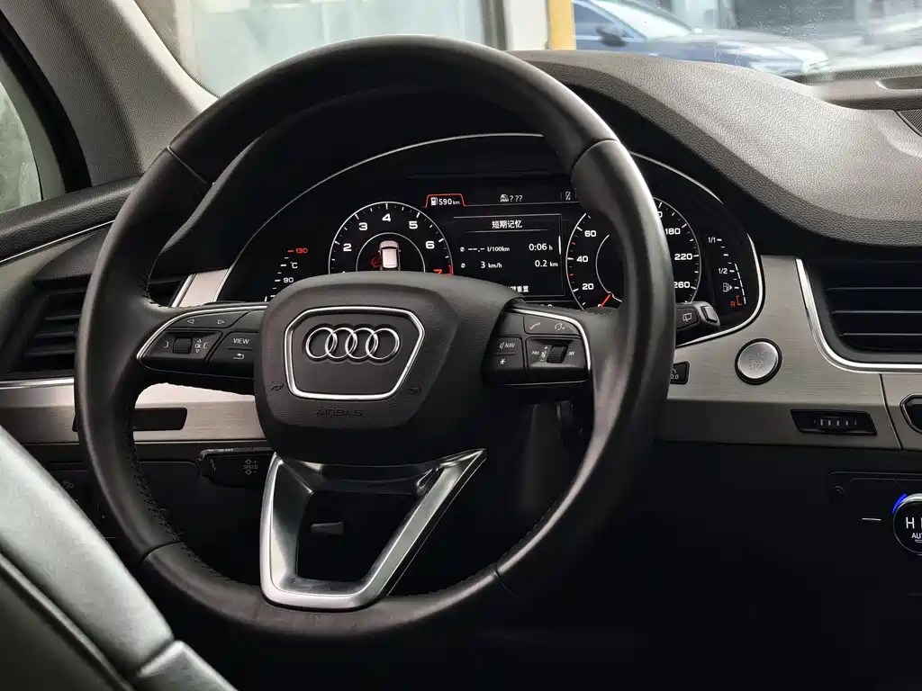 Audi Q7 2016 — фото 9
