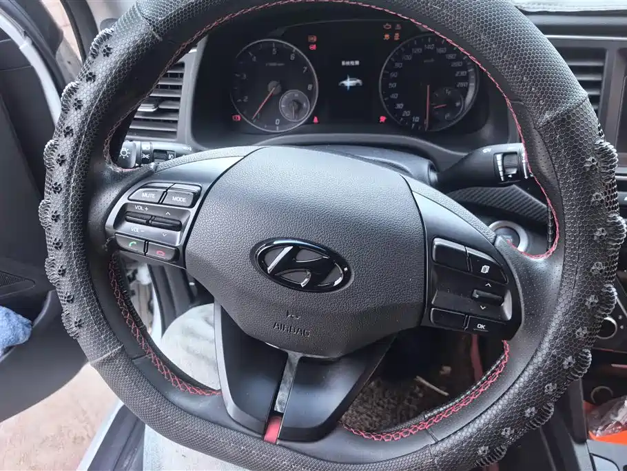 Hyundai Elantra 2018 — фото 15