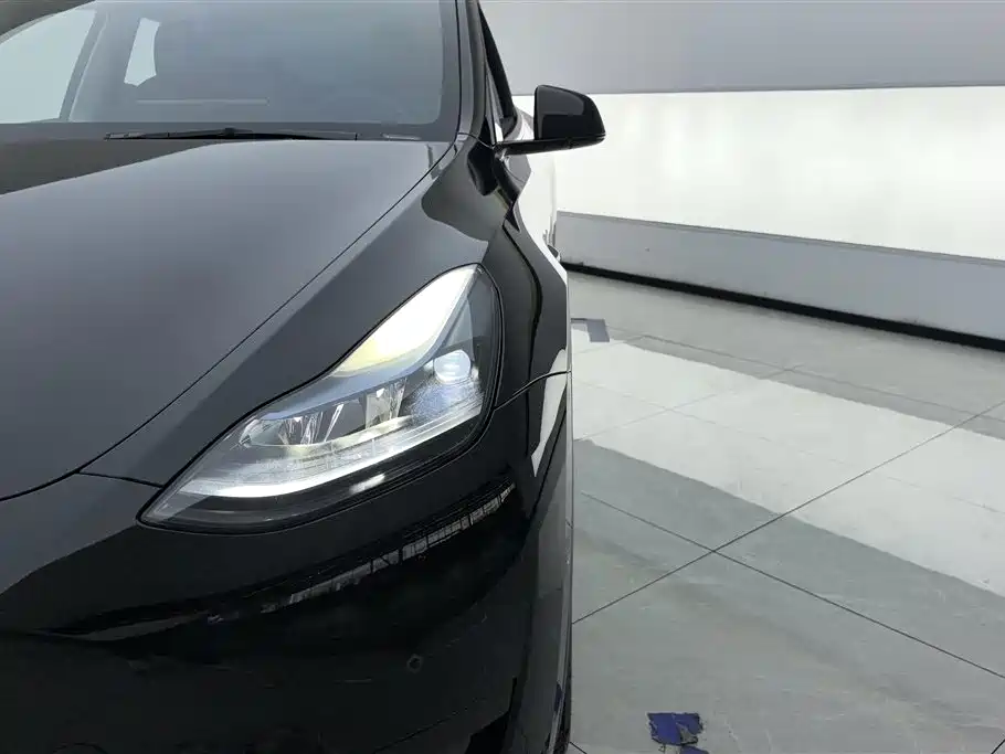Tesla Model Y 2023 — фото 5