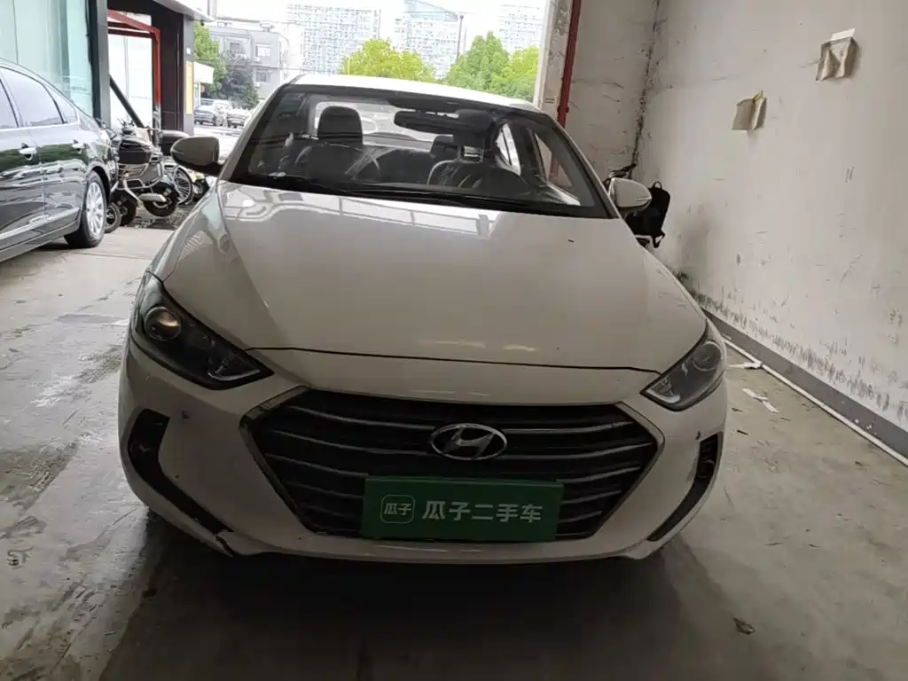 Hyundai Elantra 2016 — фото 3