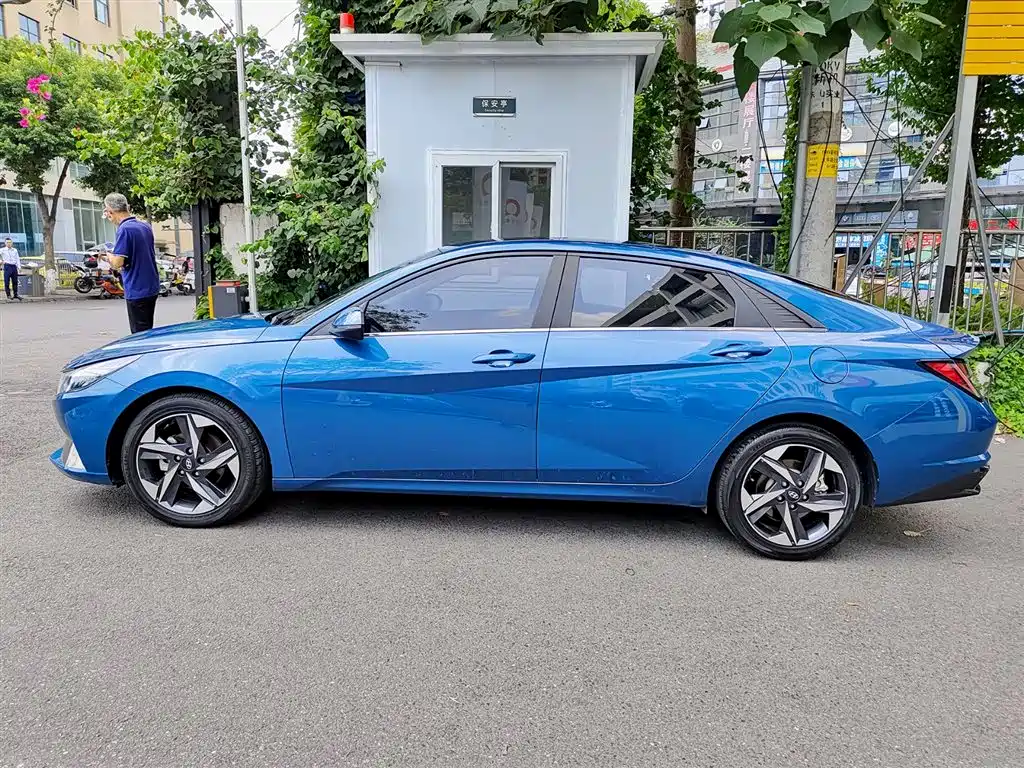 Hyundai Elantra 2022