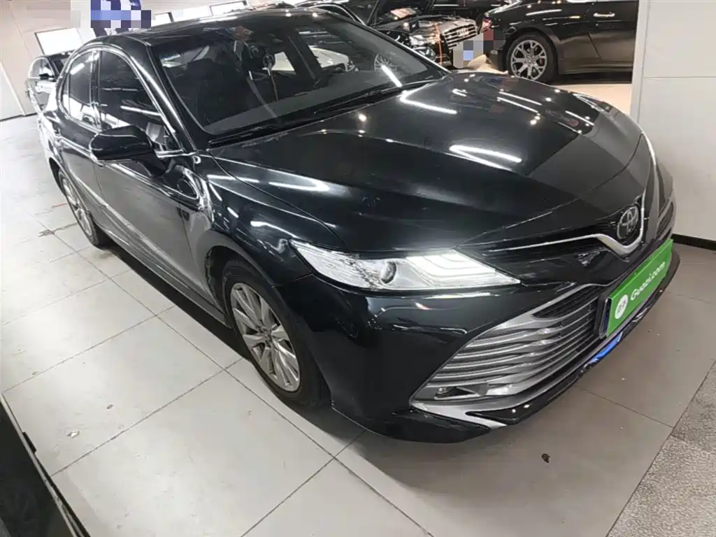 Toyota Camry 2018 — фото 4