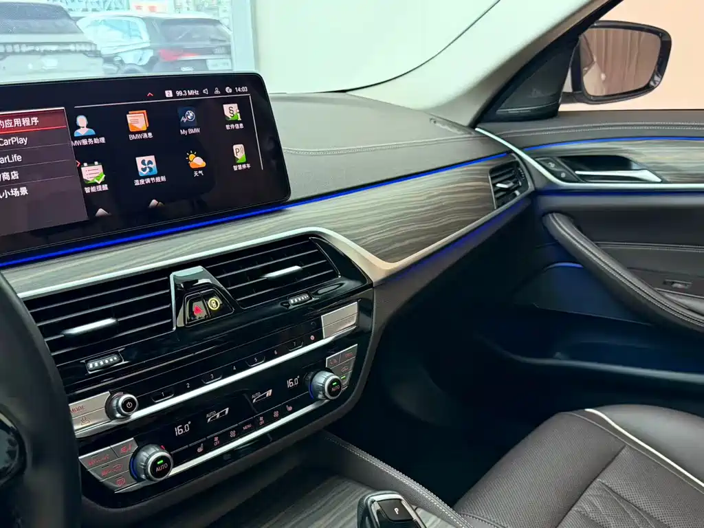BMW 5 Series 2023 — фото 14