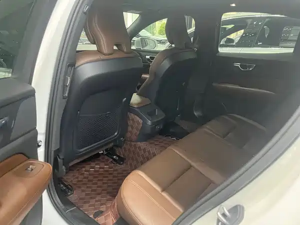 Volvo S60 2023