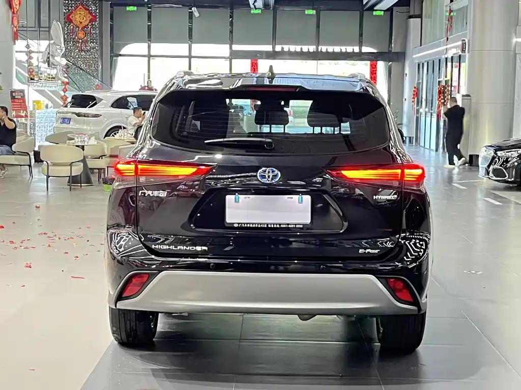 Toyota Highlander 2023 — фото 7