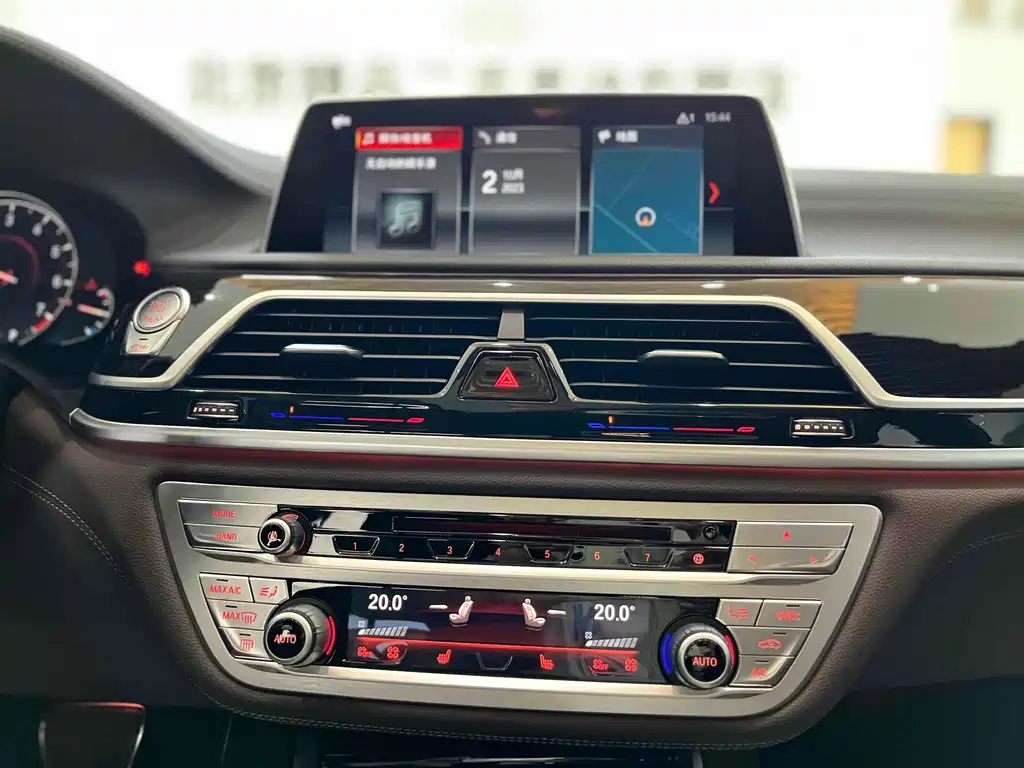 BMW 7 Series 2018 — фото 10