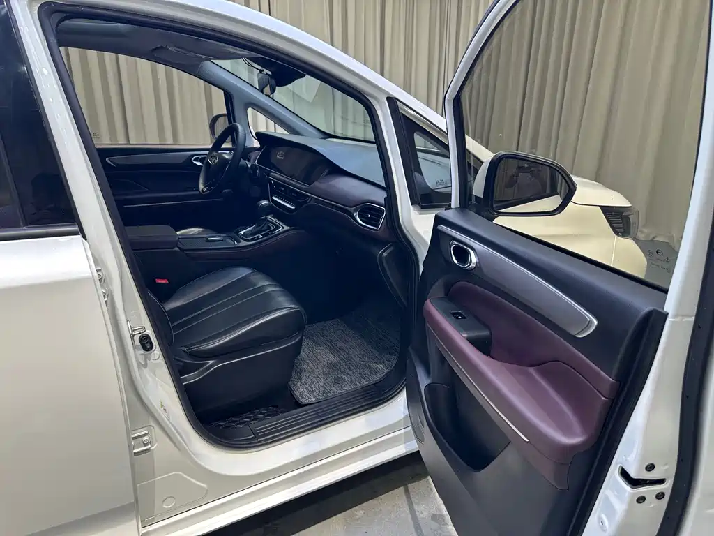 GAC Trumpchi M6 2021 — фото 21