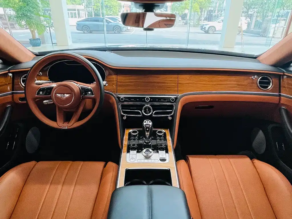 Bentley Flying Spur PHEV 2023 — фото 15