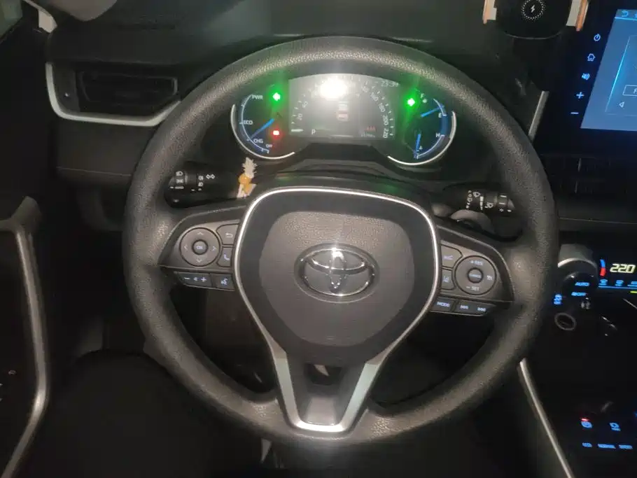Toyota RAV4 2020 — фото 15
