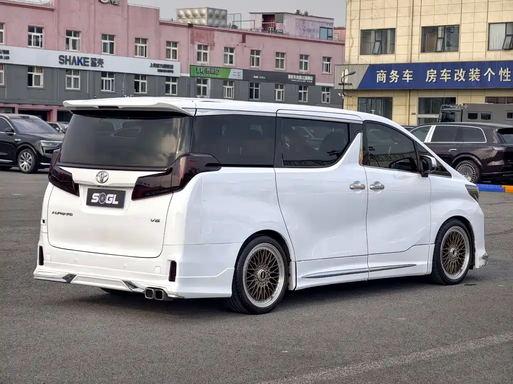Toyota Alphard 2018 — фото 15