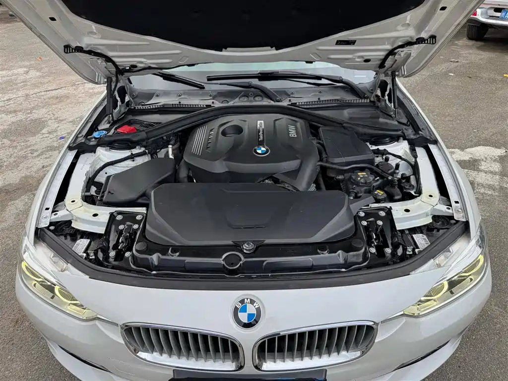 BMW 3 Series 2018 — фото 11