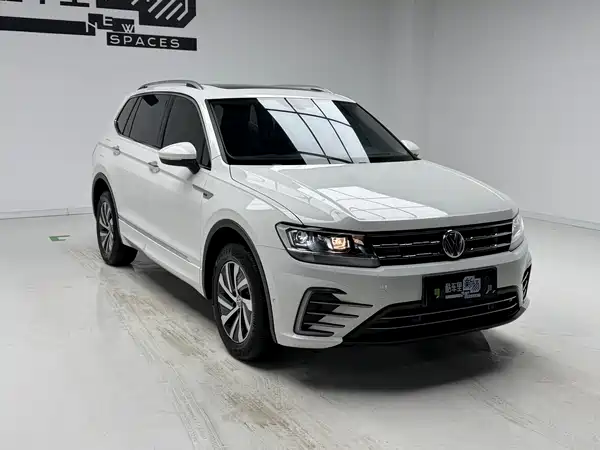 Volkswagen Tiguan L Plug-In Hybrid 2020