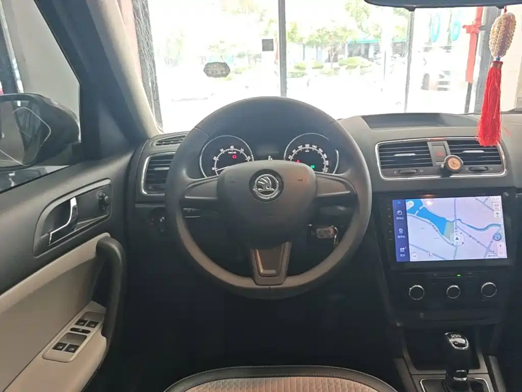 Skoda Yeti 2018 — фото 11