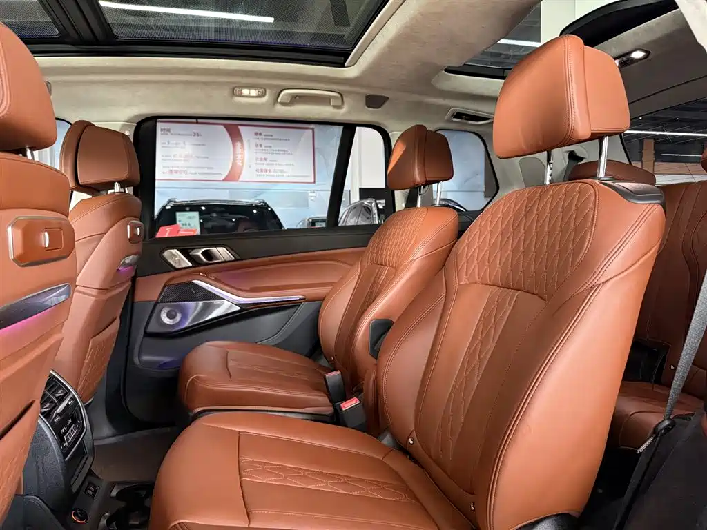 BMW X7 M60i 2023 — фото 9