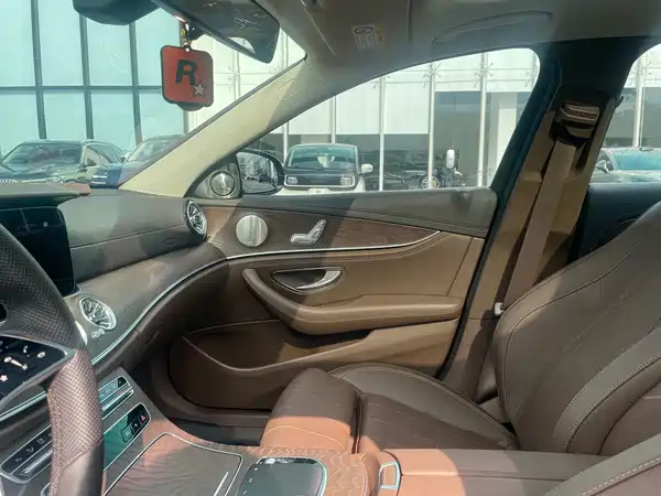 Mercedes-Benz E-Class 2022