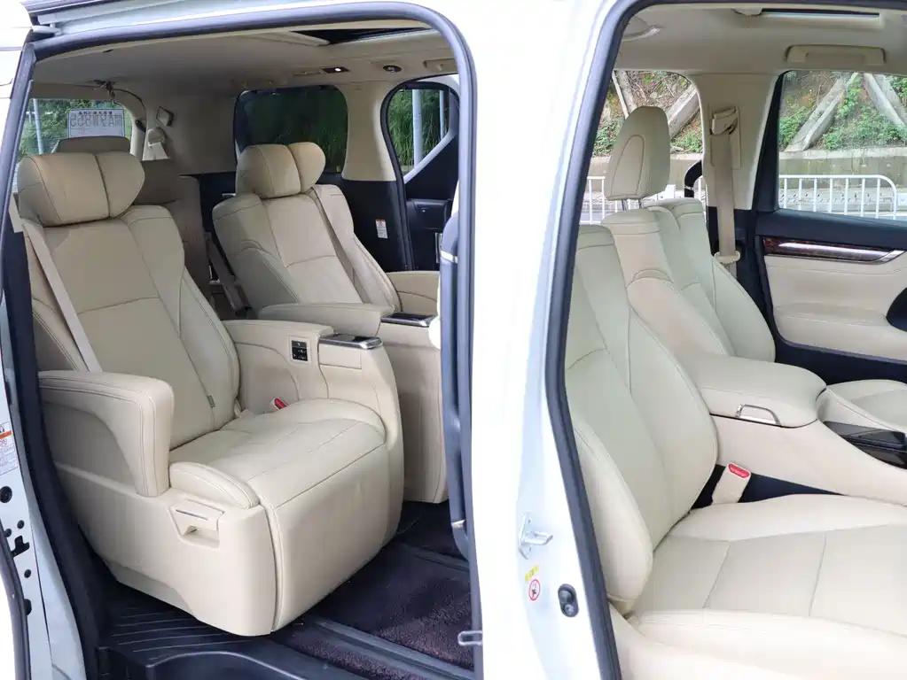 Toyota Alphard 2018 — фото 17