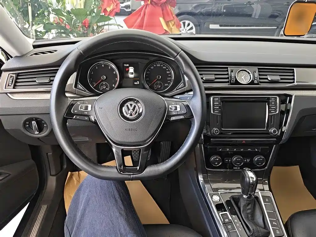 Volkswagen Passat 2017 — фото 11