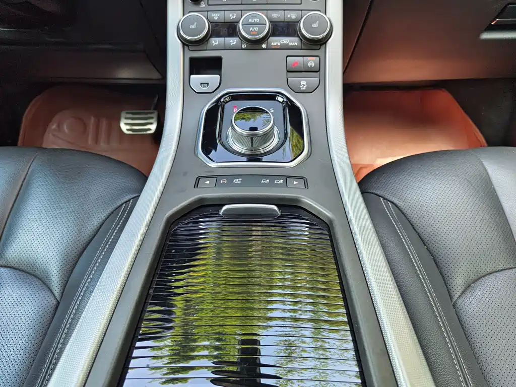 Land Rover Evoque 2015 — фото 16