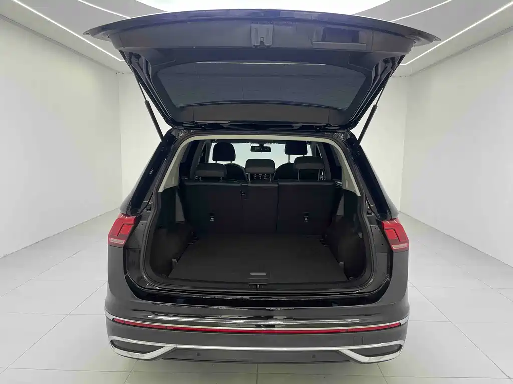 Volkswagen Tiguan L 2023 — фото 14