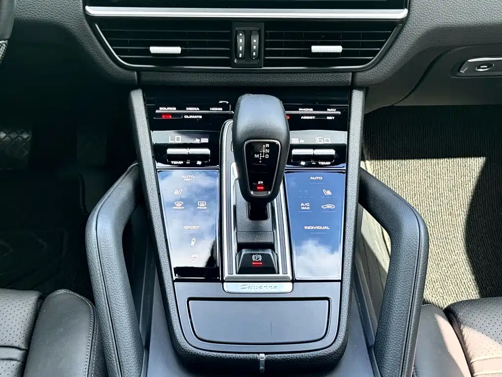 Porsche Cayenne 2020 — фото 11