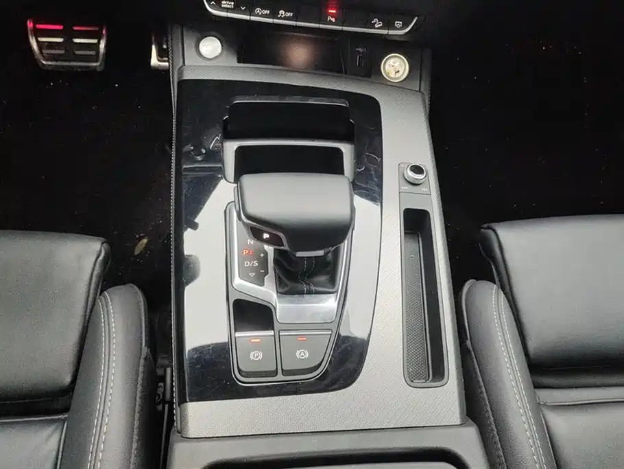 Audi Q5L 2023 — фото 16