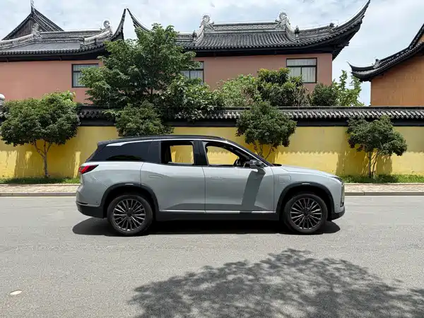 NIO ES8 2021